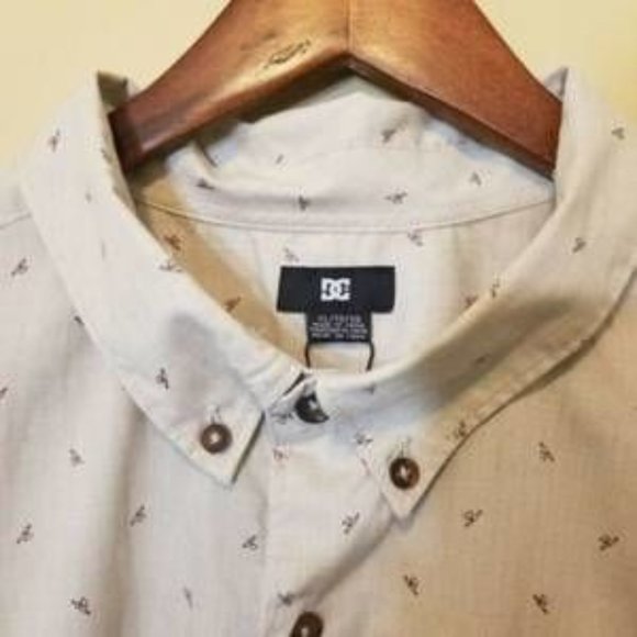 2/$20 NWOT DC | XL Polo Dress Shirt Short Sleeve - Picture 4 of 7